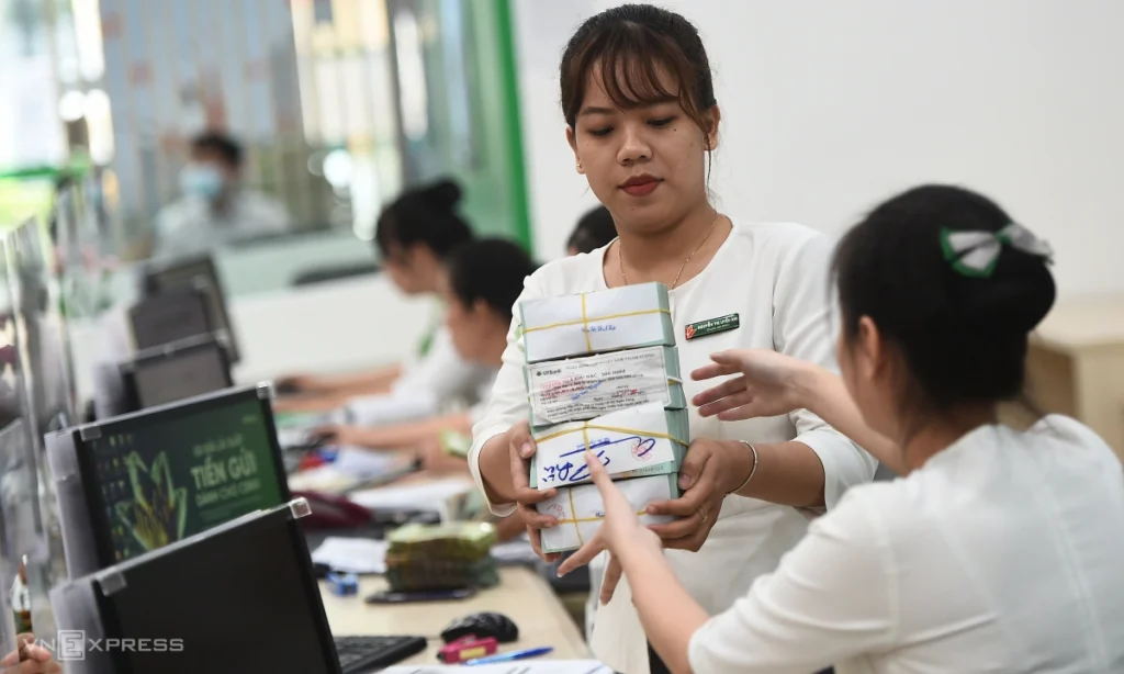 Ngân hàng quốc doanh nâng lãi suất tiết kiệm lên sát 7%