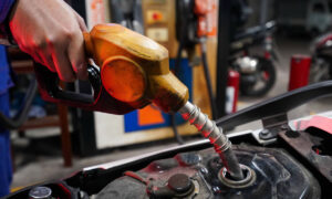 Việt Nam nhập lượng xăng dầu tăng hơn 40% nửa đầu tháng 3