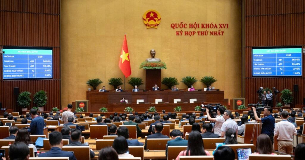 Chính thức thông qua Nghị quyết thí điểm chế định luật sư công