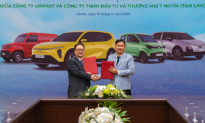 Hãng taxi chuyển đổi toàn bộ xe xăng sang xe điện VinFast