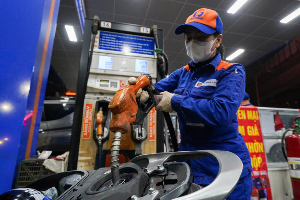 Petrolimex lo ngại tác động của xe điện