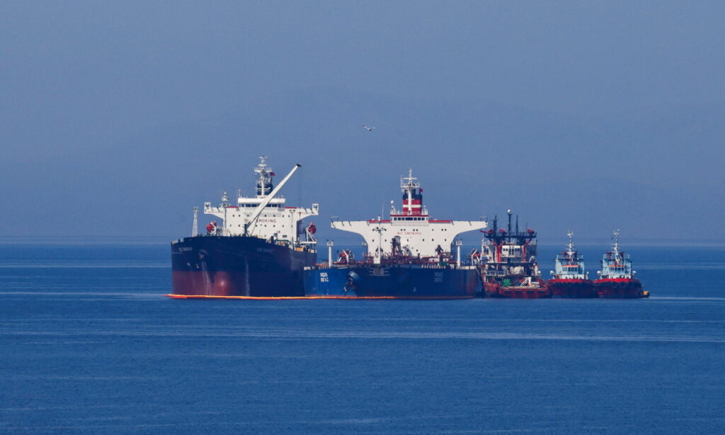 Giá dầu bật tăng khi ông Trump dọa không kích Iran thêm 2-3 tuần