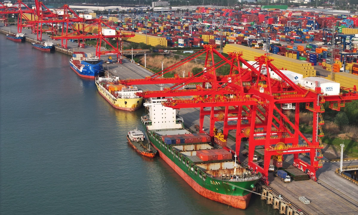 Nhập khẩu Trung Quốc tăng mạnh nhất hơn 4 năm