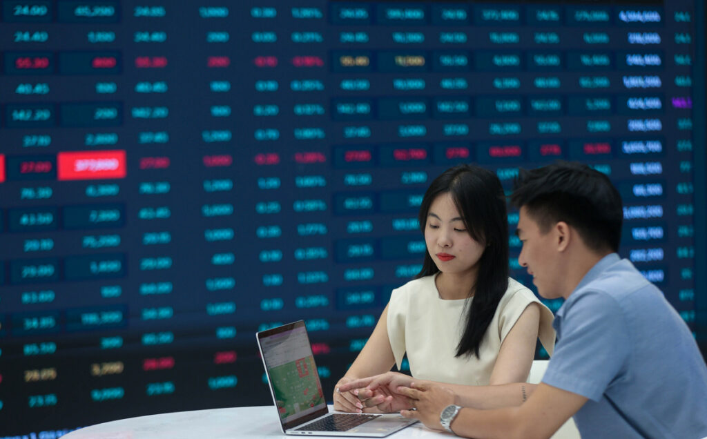 VN-Index lên cao nhất một tháng rưỡi