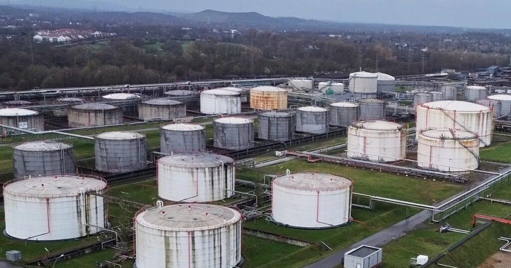 Dự trữ dầu của EU có thể kéo dài bao lâu?