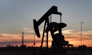 Giá dầu thô vượt 107 USD khi ông Trump hủy đàm phán với Iran