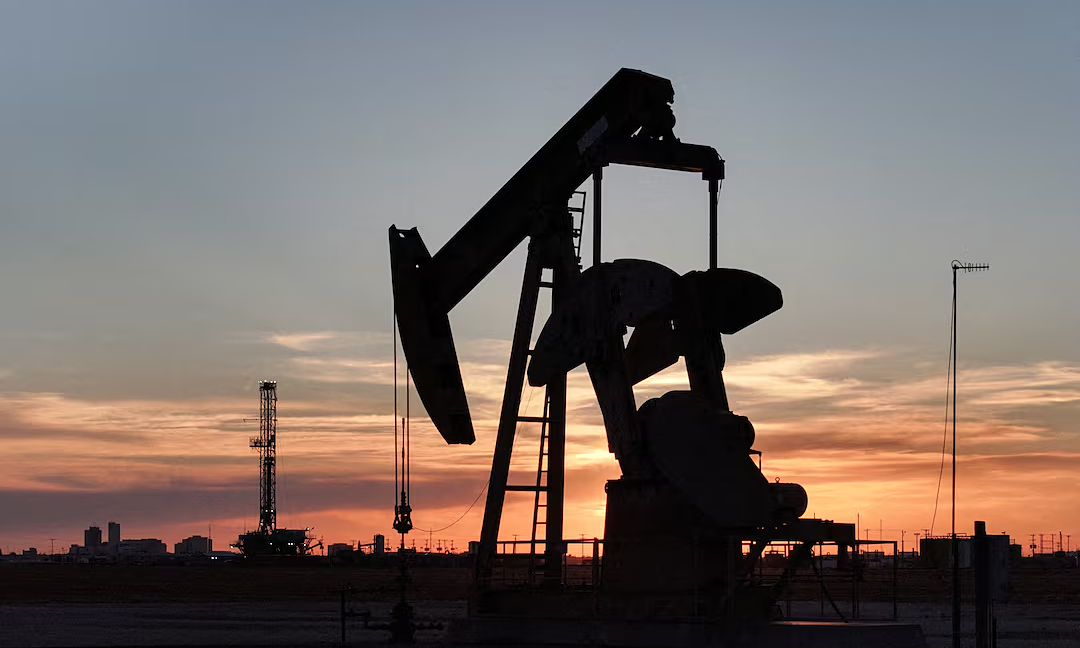 Giá dầu thô vượt 107 USD khi ông Trump hủy đàm phán với Iran