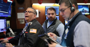 Chứng khoán Mỹ tăng điểm mạnh, giá dầu giảm trước khi Tổng thống Trump phát biểu về Iran