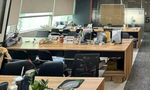 Nhiều doanh nghiệp cho nhân viên làm việc tại nhà, hỗ trợ tiền xăng