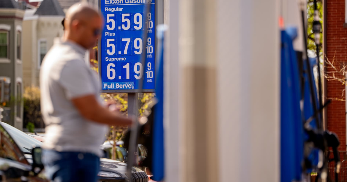 Dù Mỹ - Iran ngừng bắn, giá xăng và vé máy bay vẫn có thể giảm chậm