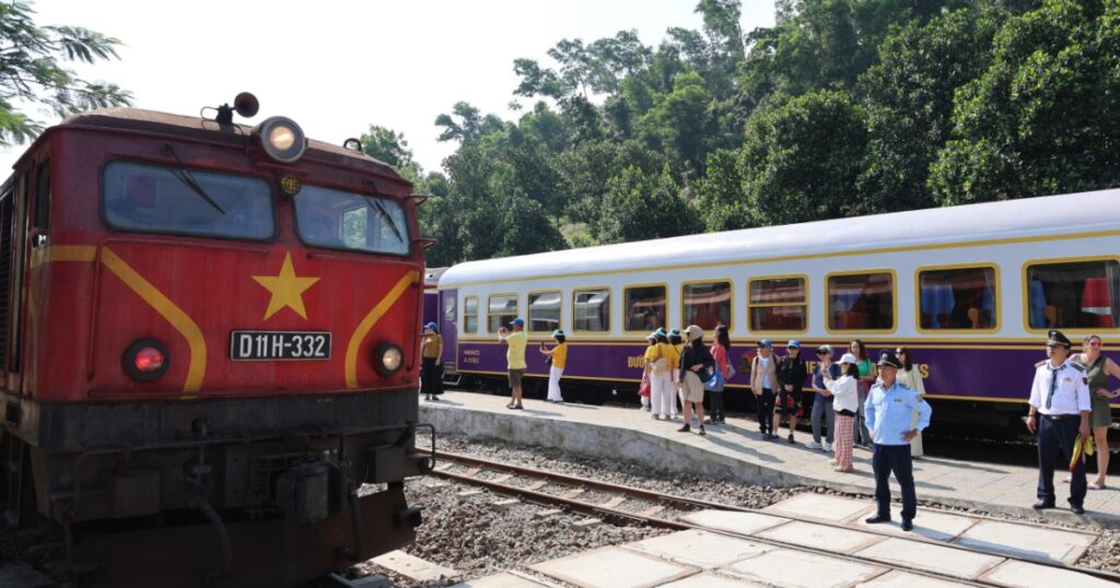 Tổng công ty Đường sắt chính thức áp dụng AI điều hành giá vé linh hoạt từ 1/5