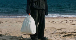 Tranh luận về chiếc túi xách kỳ quặc được gắn mác "hàng hiệu"