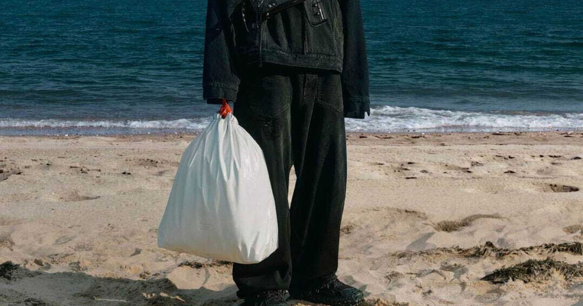 Tranh luận về chiếc túi xách kỳ quặc được gắn mác "hàng hiệu"