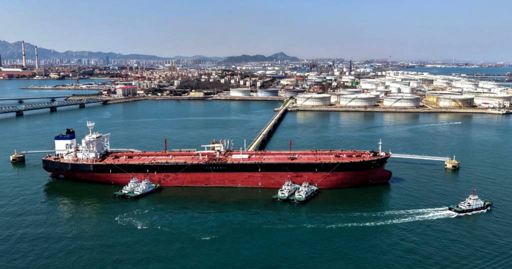 Giá dầu tăng gây thiệt hại cho Mỹ nhiều hơn với Trung Quốc