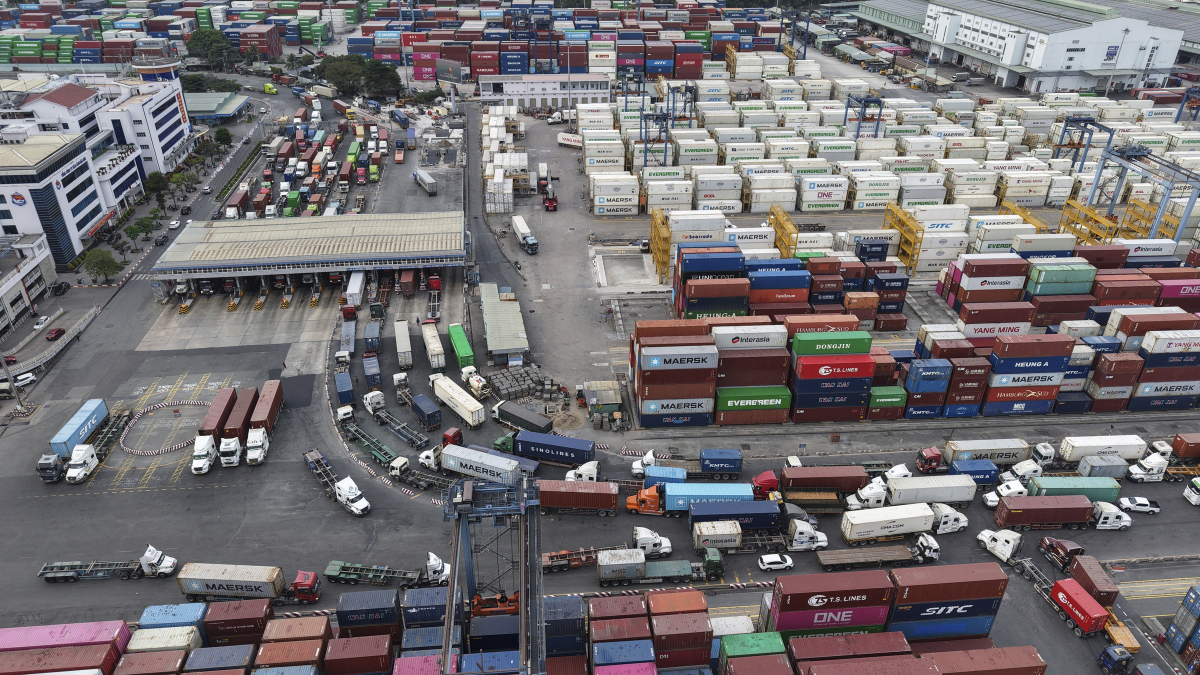 UOB hạ dự báo tăng trưởng Việt Nam do xung đột Trung Đông