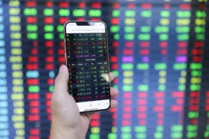 Cổ phiếu Sacombank nhảy vọt khi ông Nguyễn Đức Thụy ứng cử HĐQT