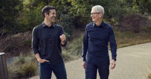 Apple chuyển giao lãnh đạo: Tim Cook rời vị trí CEO, John Ternus sẽ là người kế nhiệm