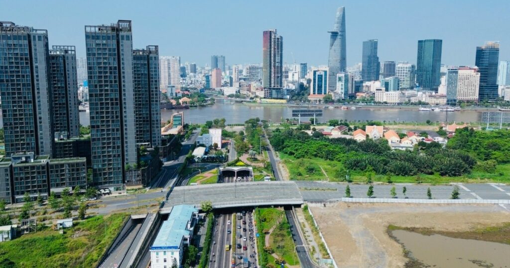 TP. Hồ Chí Minh: 10 triệu phương tiện và bài toán tái cấu trúc giao thông đô thị