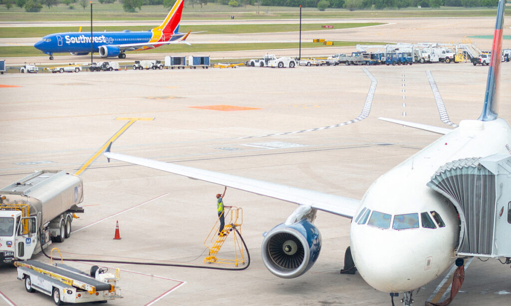 Thách thức nhiên liệu vừa đắt vừa thiếu của hàng không thế giới