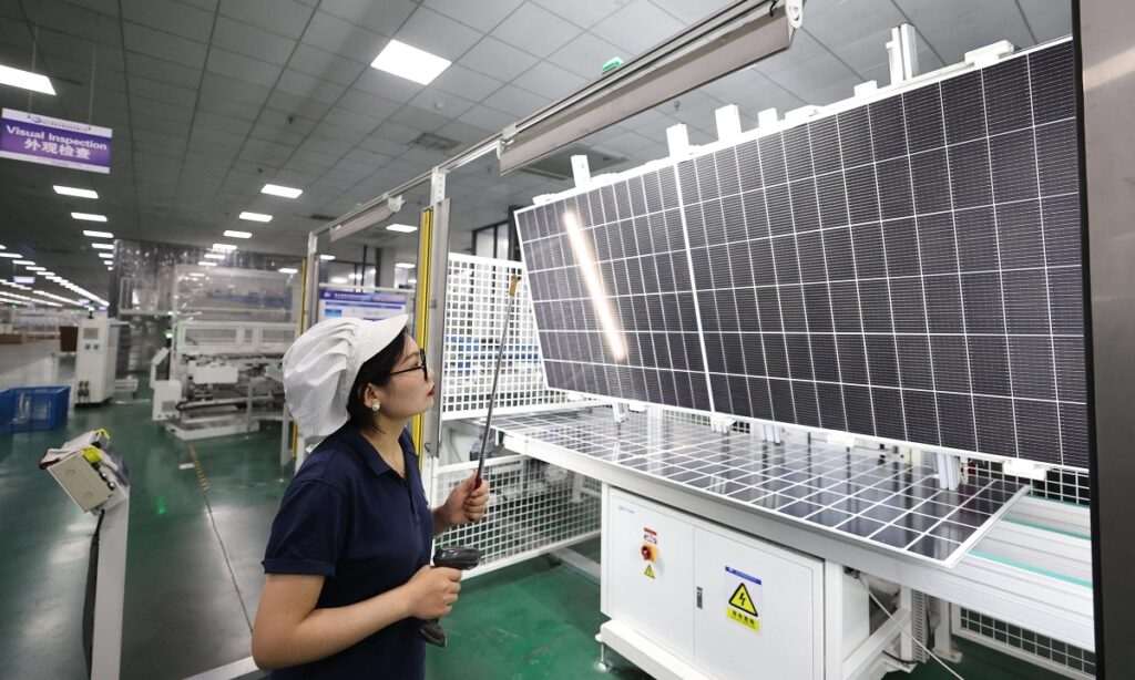 Xung đột Trung Đông củng cố vị thế công nghiệp xanh Trung Quốc