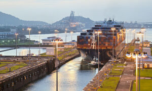 Tàu hàng chi thêm đến 4 triệu USD để giành suất qua kênh Panama