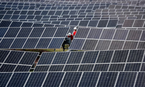 Xe điện, pin mặt trời Trung Quốc bán chạy giữa khủng hoảng năng lượng