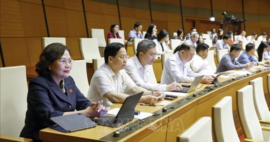 Phân quyền mạnh đăng ký hộ tịch, thu hẹp giao dịch phải công chứng