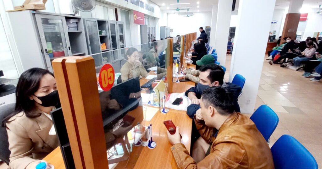 Đề xuất giữ nguyên cách xếp lương viên chức đến khi thực hiện chế độ tiền lương mới