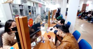 Đề xuất giữ nguyên cách xếp lương viên chức đến khi thực hiện chế độ tiền lương mới