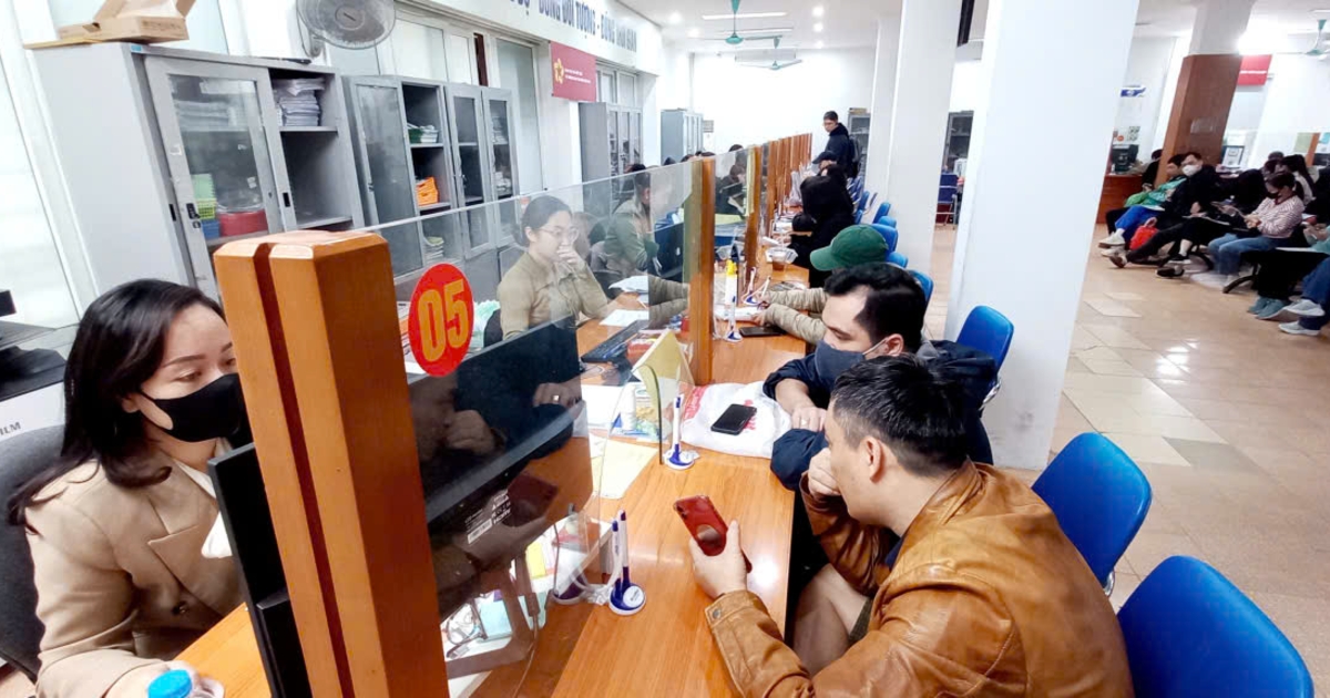 Đề xuất giữ nguyên cách xếp lương viên chức đến khi thực hiện chế độ tiền lương mới