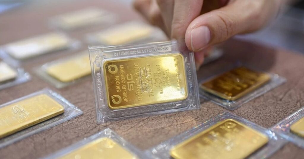 Chênh lệch giá mua, bán vàng miếng SJC cao nhất trong một năm