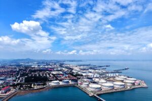 Giá dầu thô lên 106 USD một thùng