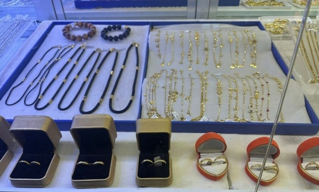 Nhiều tiệm vàng tại TP HCM bị phạt tiền, tịch thu vàng
