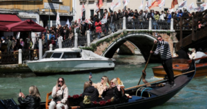 Italia áp dụng nhiều biện pháp để giải quyết tình trạng quá tải du lịch