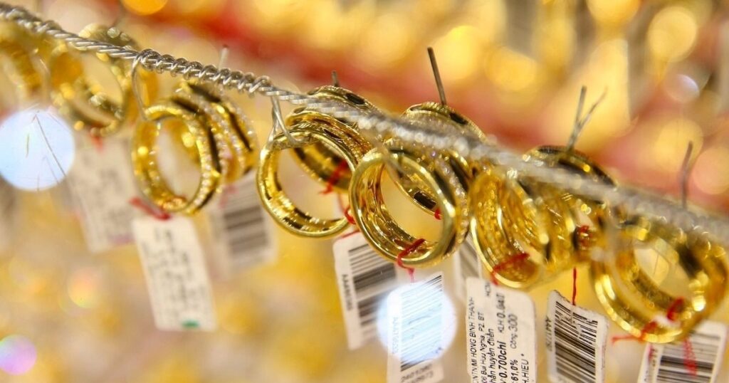 Giá vàng nhẫn rơi thẳng, bên mua thiệt 8 triệu đồng/lượng trong tuần đầu tháng 4