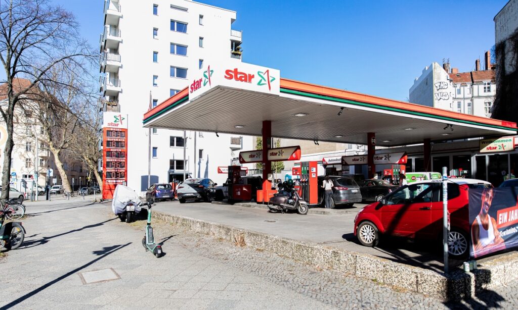 EU cân nhắc áp thêm thuế với các hãng dầu, khí