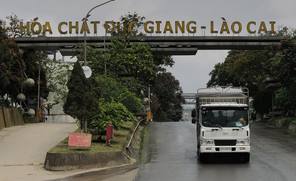 Hóa chất Đức Giang muốn miễn nhiệm chức vụ của ông Đào Hữu Huyền và con trai