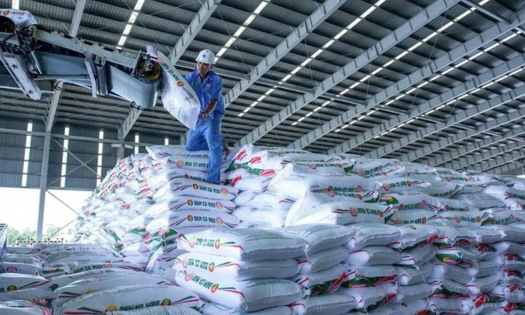 Giá phân bón, thức ăn chăn nuôi tăng cao