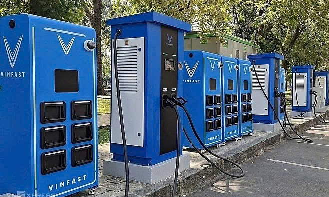 V-Green hợp tác Vikki phát triển hạ tầng sạc, tủ đổi pin xe điện