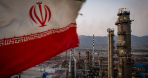Iran sắp hết chỗ chứa dầu vì bị Mỹ chặn eo biển Hormuz