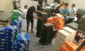 Hai đường dây bán hàng giả qua mạng thu lợi hàng tỷ đồng