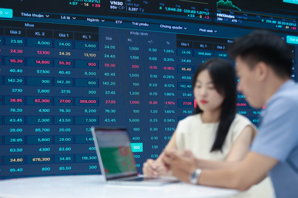 Tiền vào chứng khoán thấp nhất một tháng rưỡi