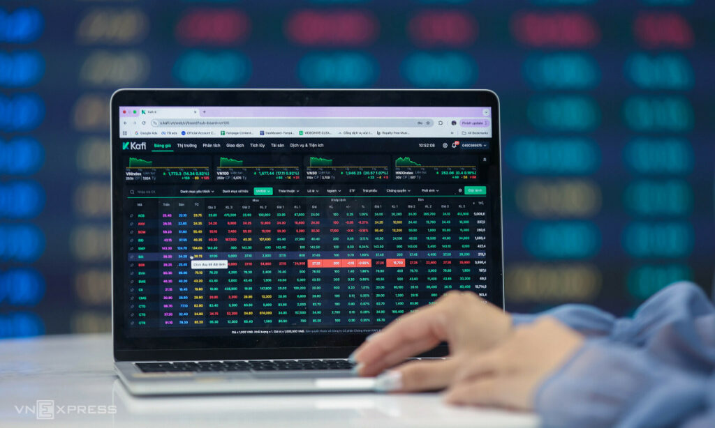 VN-Index vượt đỉnh