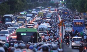 Cửa ngõ Tân Sơn Nhất kẹt cứng trước ngày phân luồng đảo chiều
