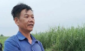 Người đàn ông lao xuống sông Lô tìm học sinh đuối nước
