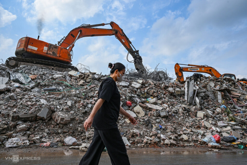 Giải tỏa khu dân cư ven sông Hồng để xây cầu Trần Hưng Đạo