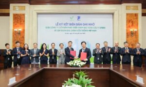 V-Green hợp tác VNPT làm trạm sạc, tủ đổi pin xe điện