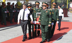Thủ tướng dự lễ truy điệu, an táng 28 hài cốt liệt sĩ tại nghĩa trang Đường 9