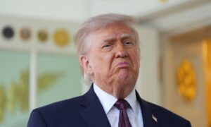 Tòa án Mỹ phản đối thuế 10% của ông Trump