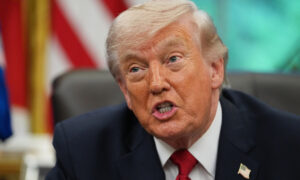 Ông Trump tăng thuế nhập khẩu với ôtô châu Âu lên 25%